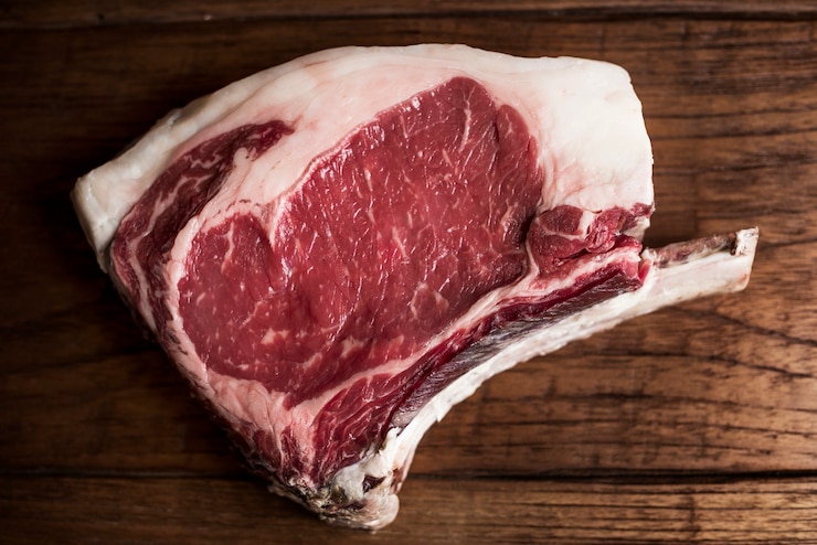 Corte de carne sendo preparado